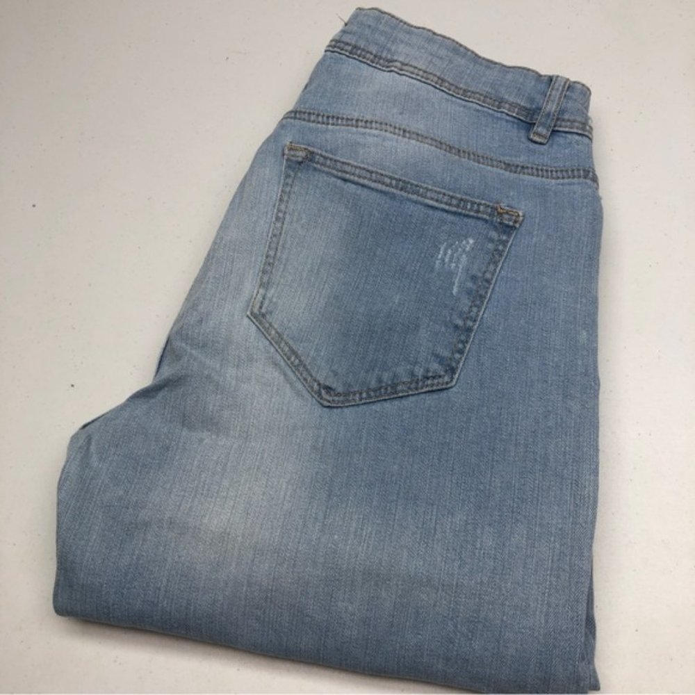 LIKE NEW DISTRESSED DIVIDED ANKLE CROP SKINNY JEANS ⭐